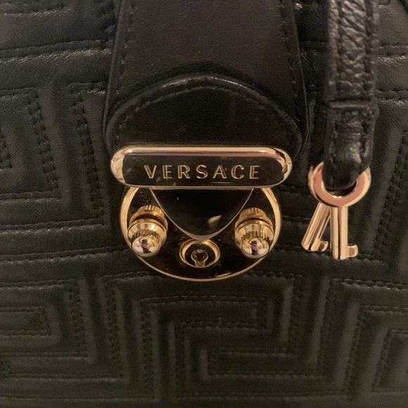 GIANNI VERSACE vintage leather Doctor bag with gold hardware. - Picture 6 of 10